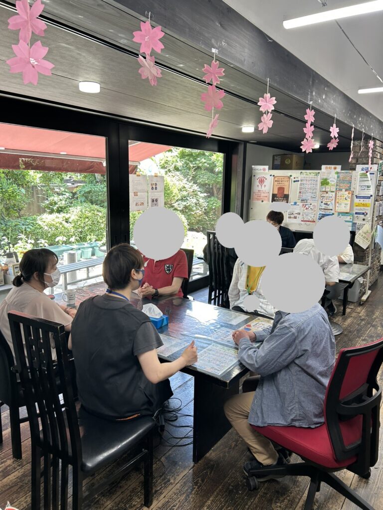 昼休みに盛り上がってます♬のイメージ画像