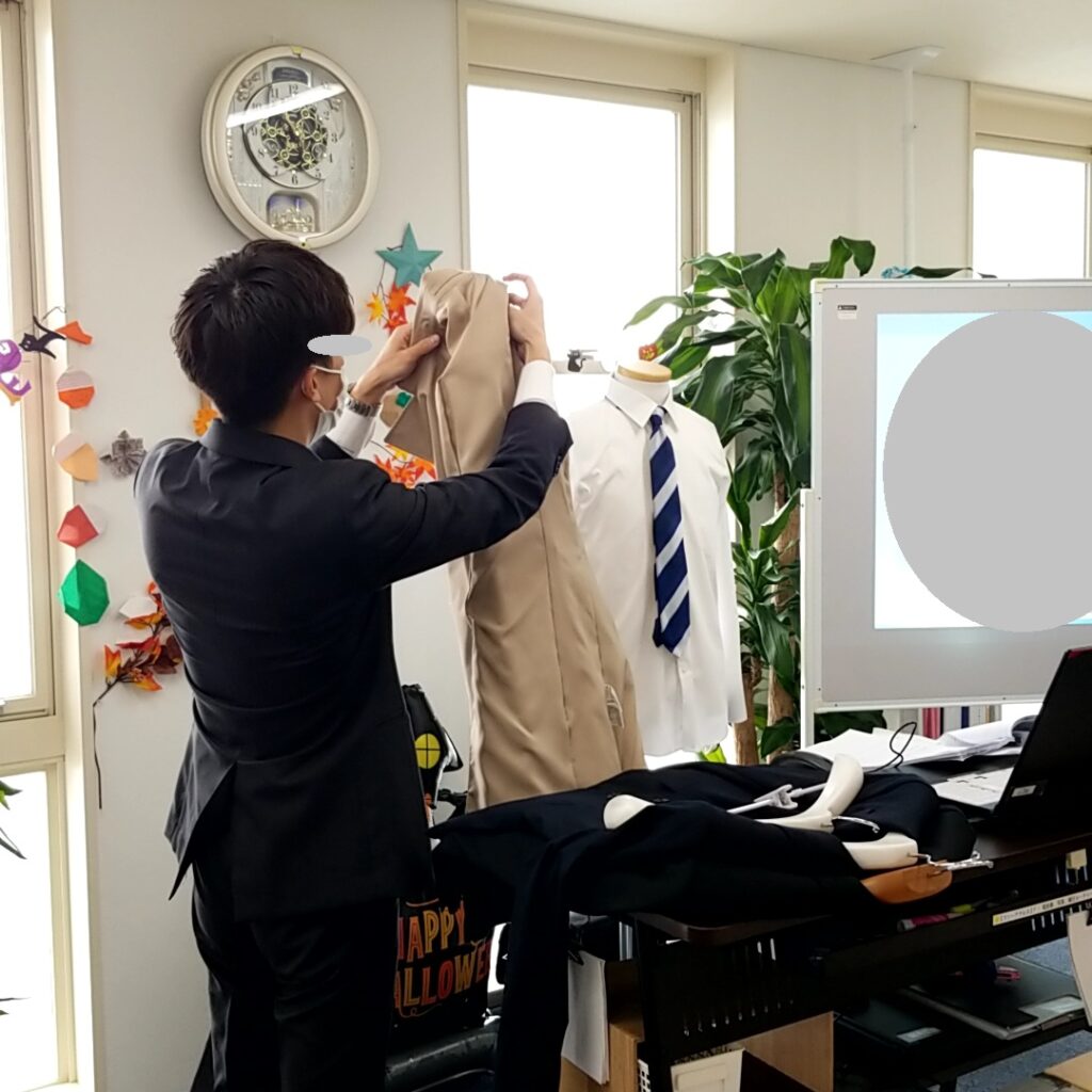 スーツの着方、身のこなし方👔のイメージ画像