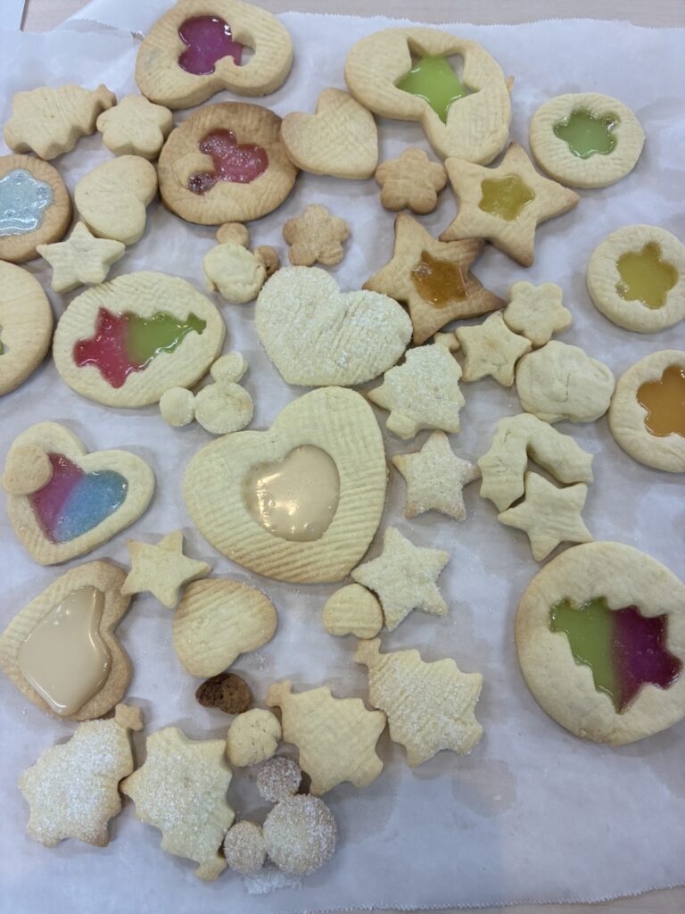 キラキラ✨ステンドグラスクッキーづくり🎄のイメージ画像