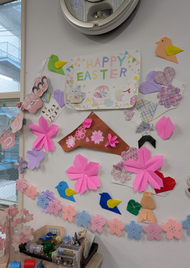 季節の彩りで気分転換｜ティオくまもと新市街の毎月の取り組み🐣🌱のイメージ画像