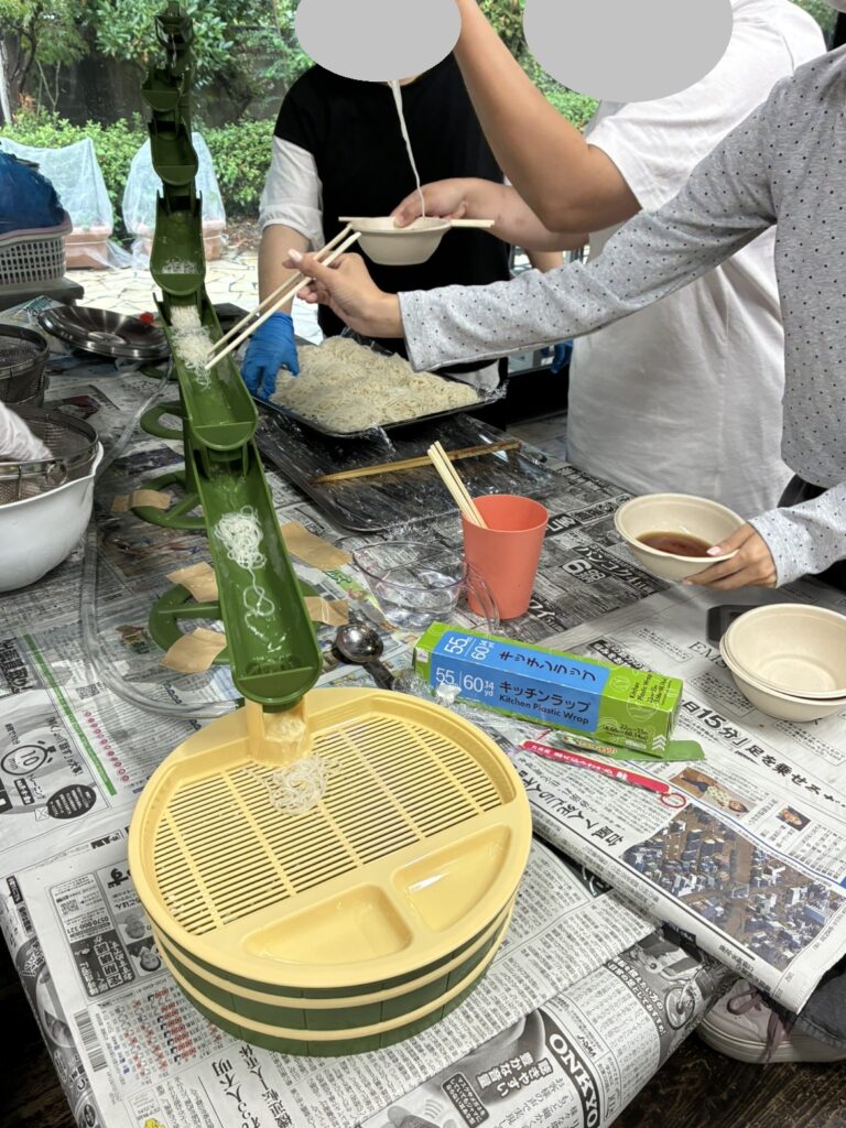 ただ食べるだけじゃない！流しそうめんで学ぶ「就労に必要なコミュニケーション」のイメージ画像